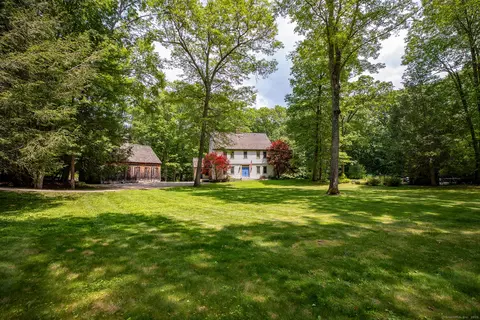 33 Sentry Hill Rd, Roxbury, CT 06783