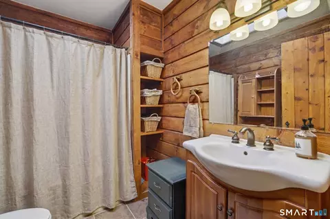 Bath - 737 Shepard Ave, Hamden, CT 06514 photo 1 of 2