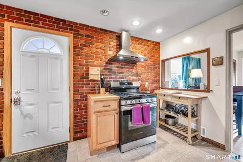 Kitchen - 90 W Side Dr, Hamden, CT 06514 photo 1 of 6