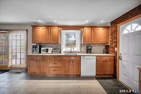 Kitchen - 90 W Side Dr, Hamden, CT 06514 photo 3 of 6