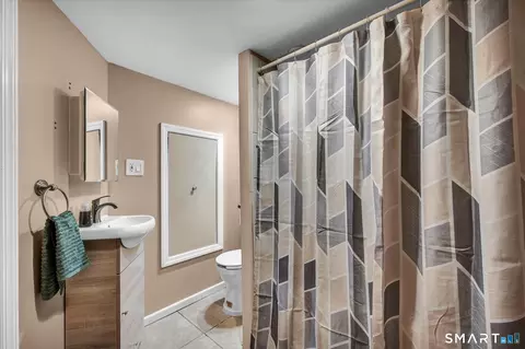 Bath - 90 W Side Dr, Hamden, CT 06514 photo 5 of 6