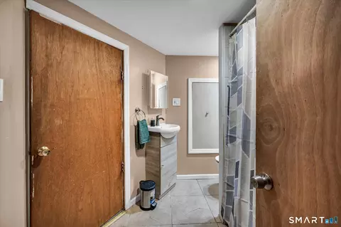 Bath - 90 W Side Dr, Hamden, CT 06514 photo 6 of 6