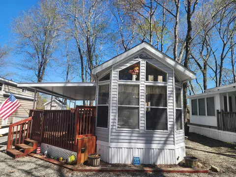 42 Pierce Rd, Preston, CT 06365