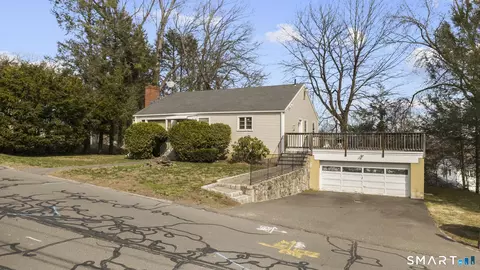 30 Parklawn Dr, Waterbury, CT 06708