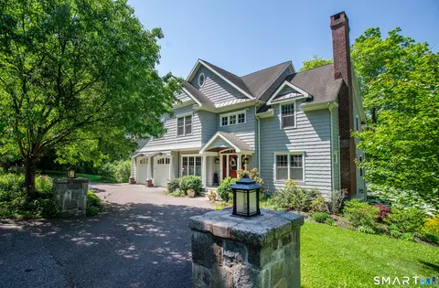 1 Spectacle Ln, Ridgefield, CT 06877