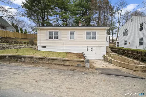 99 Essex Ave, Waterbury, CT 06704