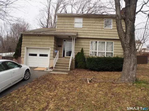 341 Lounsbury St, Waterbury, CT 06706
