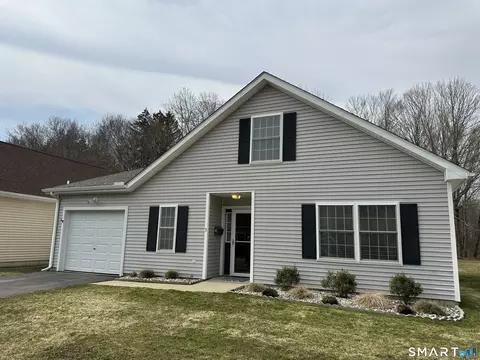 3 Arrowhead Dr #3, Norwich, CT 06360