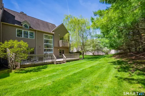 72 Timberwood Rd #72, West Hartford, CT 06117