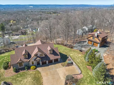 72 Village Gate Dr, Southington, CT 06489