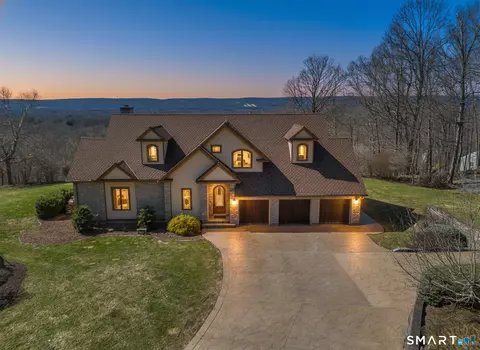 72 Village Gate Dr, Southington, CT 06489