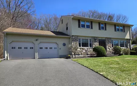 15 Rainbow Trl, Vernon, CT 06066