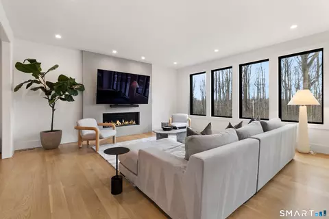 Living - 8 Holly Ln, Sandy Hook, CT 06482 photo 1 of 2