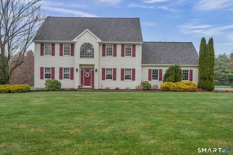 14 Reservoir Dr, Wallingford, CT 06492