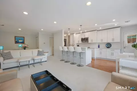195 Southport Woods Dr #195, Southport, CT 06890
