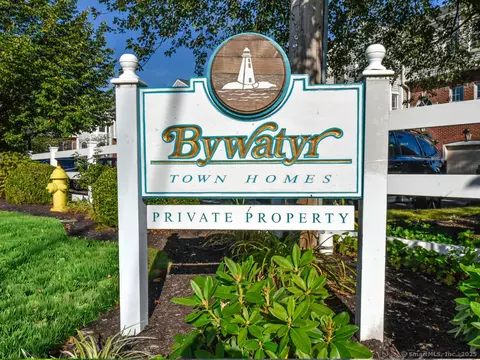 80 Bywater Ln #80, Bridgeport, CT 06605