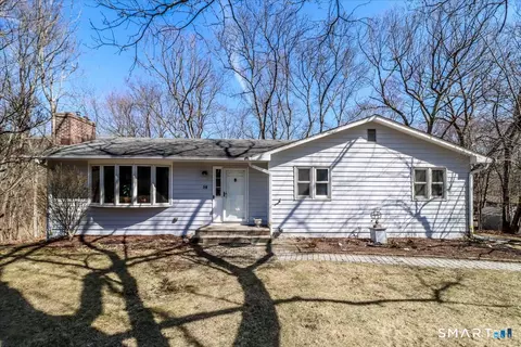 38 Aspetuck Pines Dr, New Milford, CT 06776