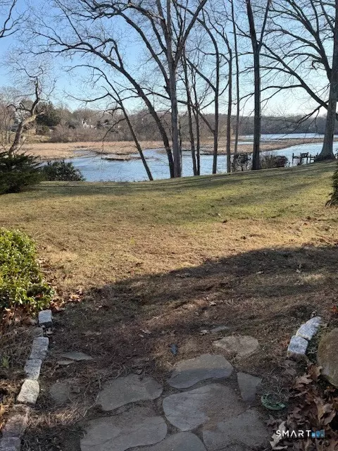 85 River Rd #M4, Essex, CT 06426