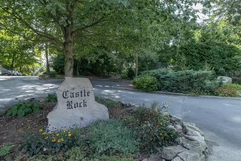 12 Castle Rock Rock #12, Branford, CT 06405