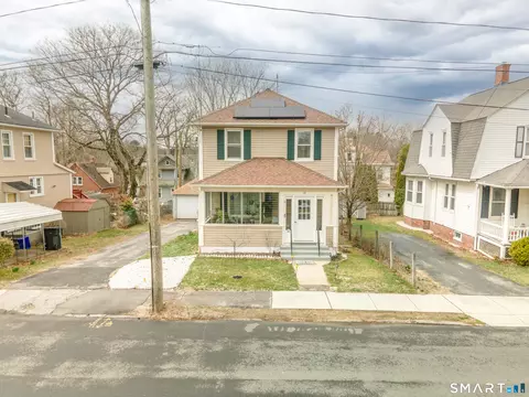 19 Waller Ct, New London, CT 06320
