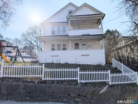 905 Cooke St, Waterbury, CT 06704