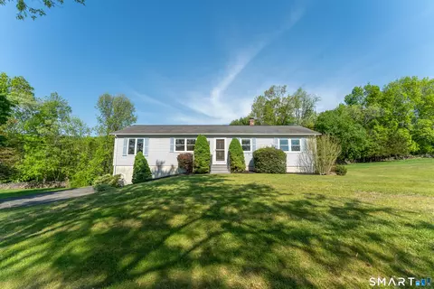 25 Mohegan Dr, Griswold, CT 06351