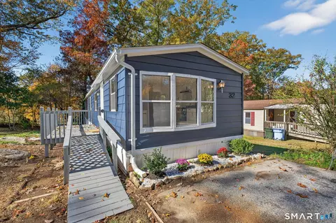 32 Nashua St, Norwich, CT 06360