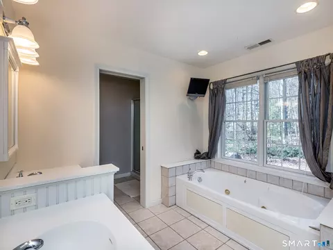 Bath - 3 Weldon Ct, Goshen, CT 06756 photo 3 of 4