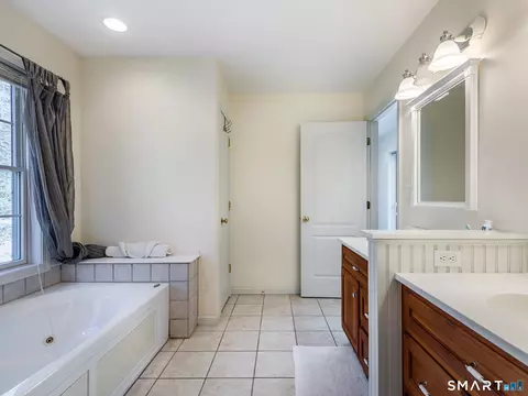 Bath - 3 Weldon Ct, Goshen, CT 06756 photo 2 of 4