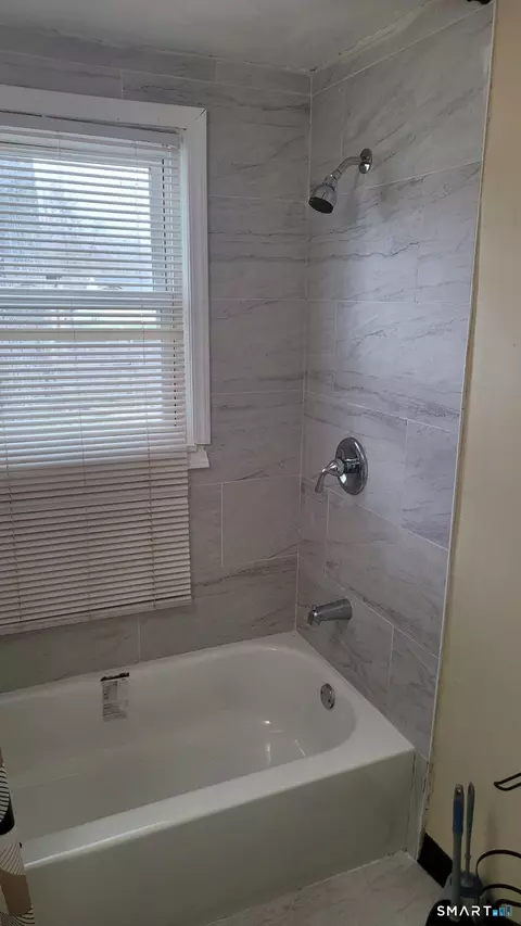 Bath - 98 E Burnham St, Bloomfield, CT 06002 photo 3 of 5