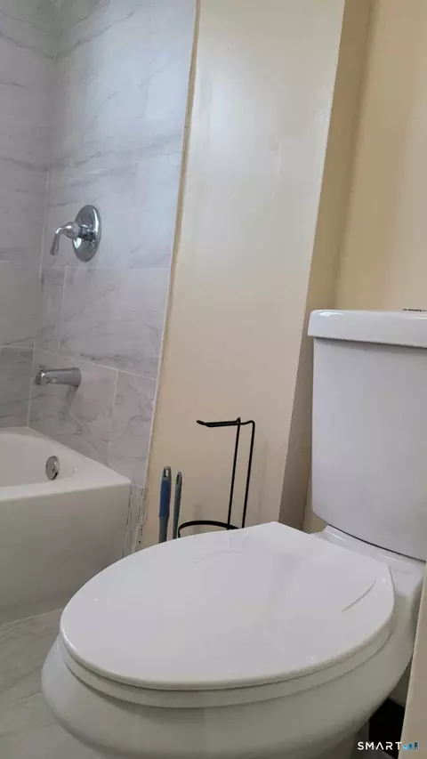 Bath - 98 E Burnham St, Bloomfield, CT 06002 photo 5 of 5