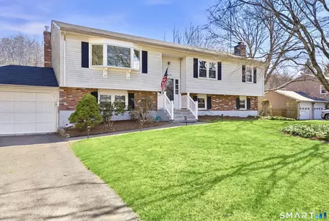 91 Russo Dr, Guilford, CT 06437