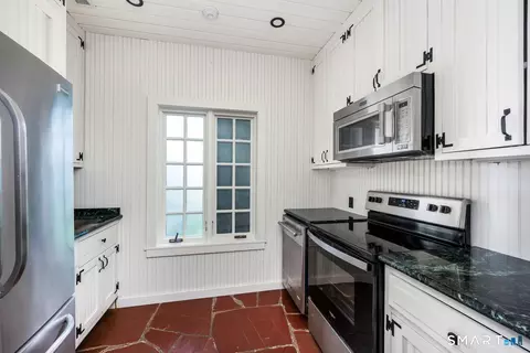 Kitchen - 21 Point Rd, Norwalk, CT 06854 photo 3 of 4