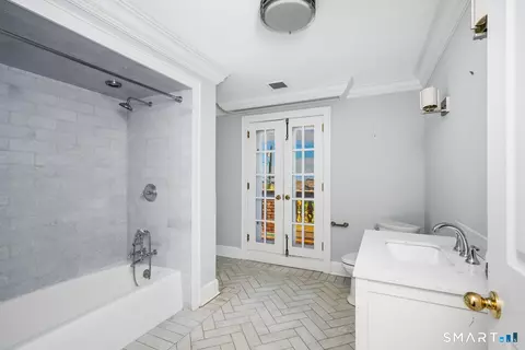 Bath - 21 Point Rd, Norwalk, CT 06854 photo 2 of 4