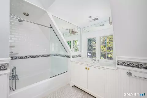 Bath - 21 Point Rd, Norwalk, CT 06854 photo 3 of 4