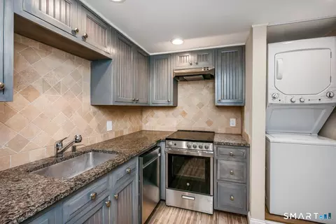 Kitchen - 21 Point Rd, Norwalk, CT 06854 photo 4 of 4
