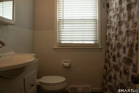 Bath - 18 Leon St, Thompson, CT 06277 photo 2 of 2