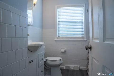 Bath - 18 Leon St, Thompson, CT 06277 photo 1 of 2