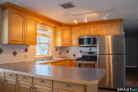 Kitchen - 18 Leon St, Thompson, CT 06277 photo 2 of 5