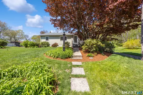 15 Country Dr, Norwich, CT 06360