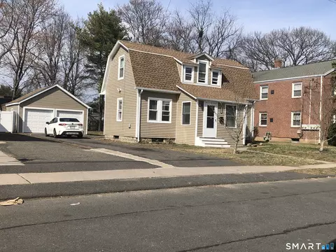 176 Sisson St, East Hartford, CT 06118