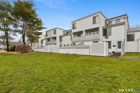 6 Hamre Ln #A, Branford, CT 06405