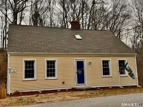 14 Anderson Dr, Gales Ferry, CT 06335