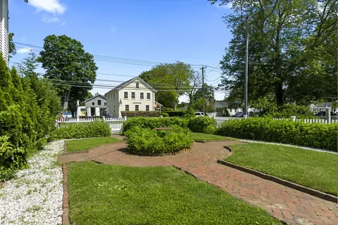 60 Lyme St, Old Lyme, CT 06371