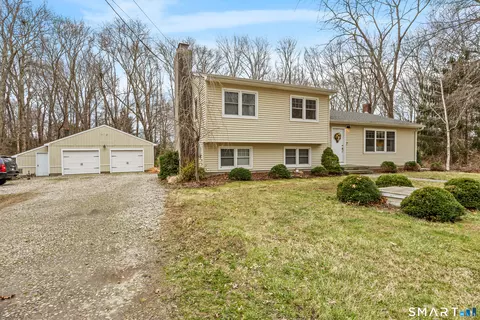 22 Beach Park Rd, Clinton, CT 06413