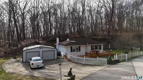 59 Hinckley St, Norwich, CT 06360