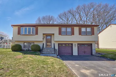 11 Woodmere Rd, Waterbury, CT 06705