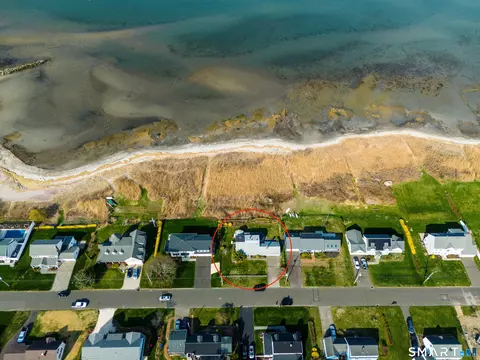 526 Riverdale Dr, Stratford, CT 06615