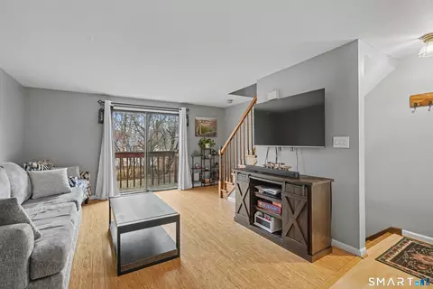120 Main St #206, Meriden, CT 06451