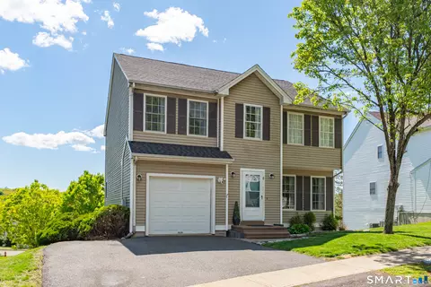 8 Foot Cir #8, Wallingford, CT 06492